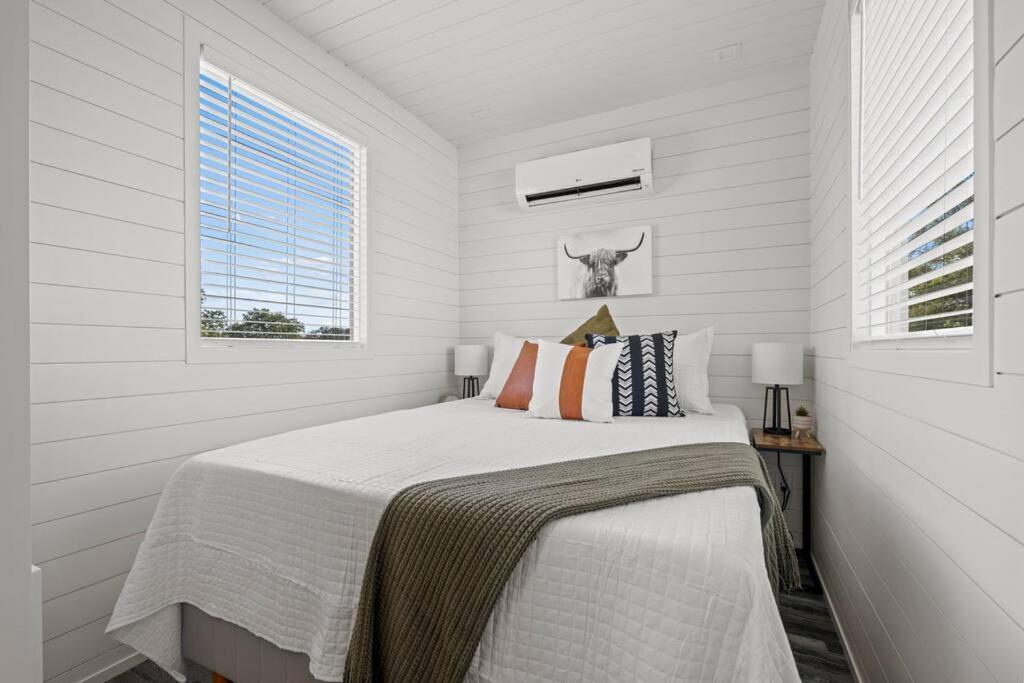 פרדריקסברג New! The Texas Longhorn-Luxury Container Home מראה חיצוני תמונה