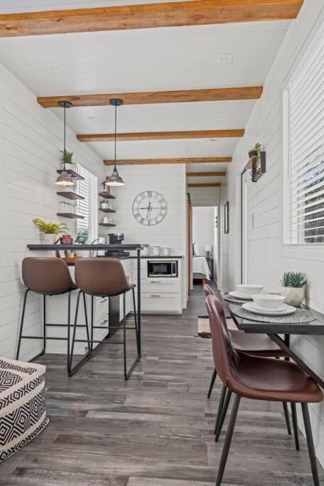 פרדריקסברג New! The Texas Longhorn-Luxury Container Home מראה חיצוני תמונה